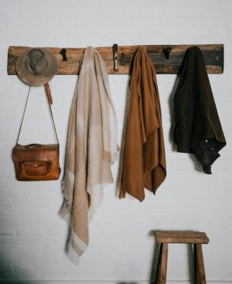 Lem kayu dan lem hpl Crona - luisa brimble AjrIwpu69dY unsplash scaled e1602345909355