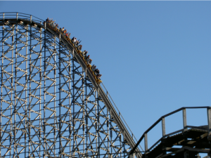 Kayu Untuk Lintasan Roller Coaster? Emang Ada?