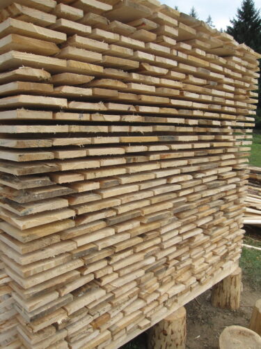 Tips Penyimpanan & Pengeringan Kayu Agar Tidak Ngulet (Twisting)
