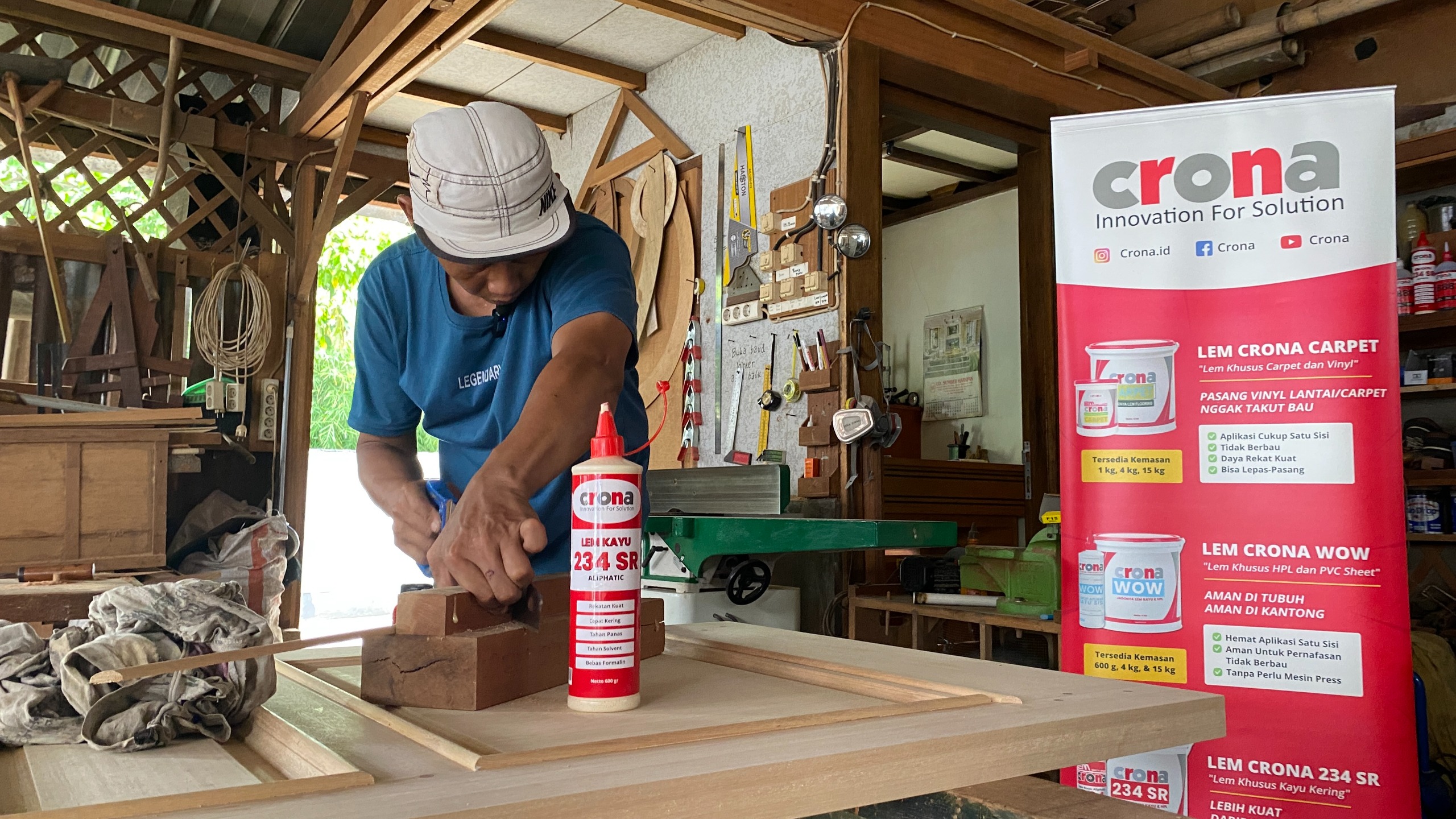 20 Tahun Menjadi Woodworker, Intip Perjalanan PJM Kayu bersama Lem Crona PU 888