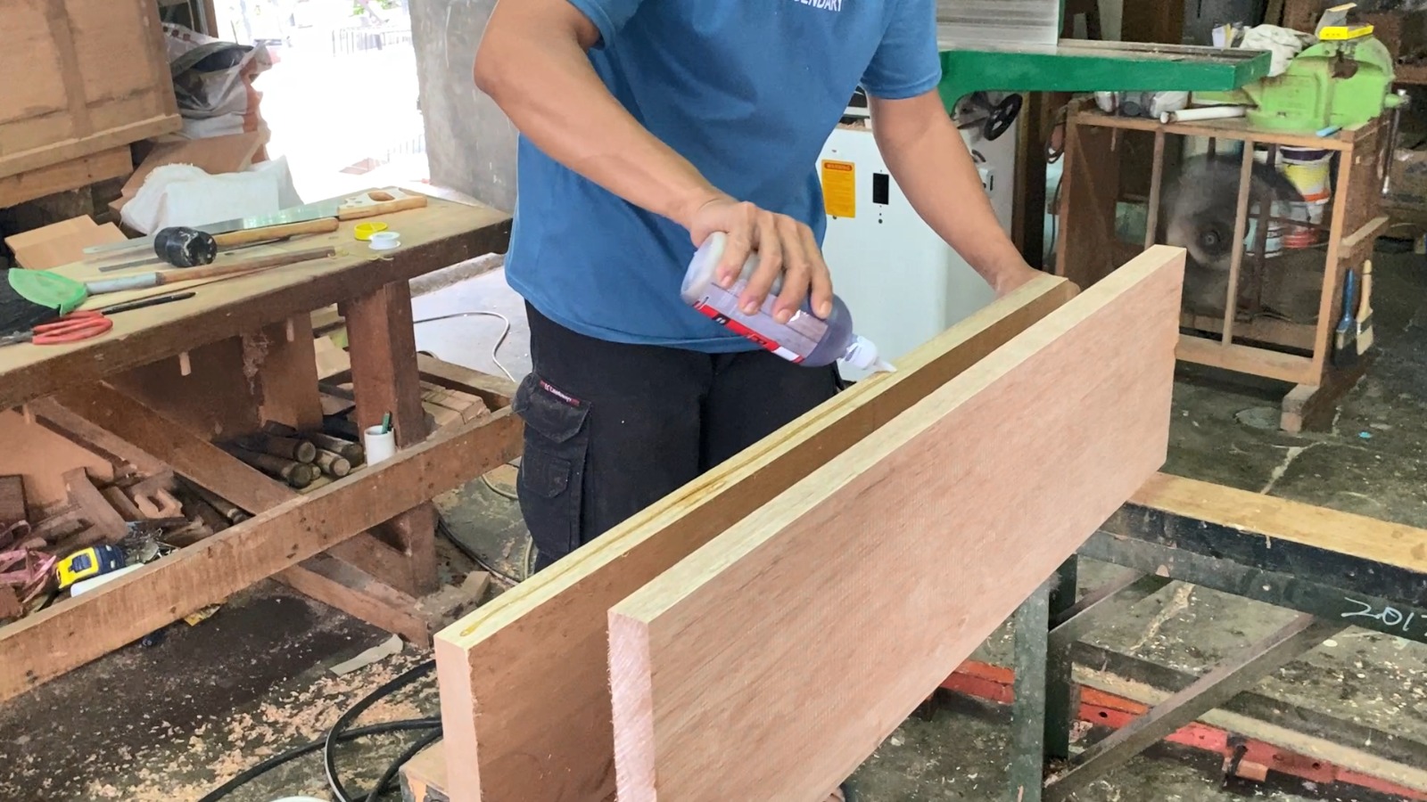 Lem kayu dan lem hpl Crona - WhatsApp Image 2024 12 16 at 10.26.56