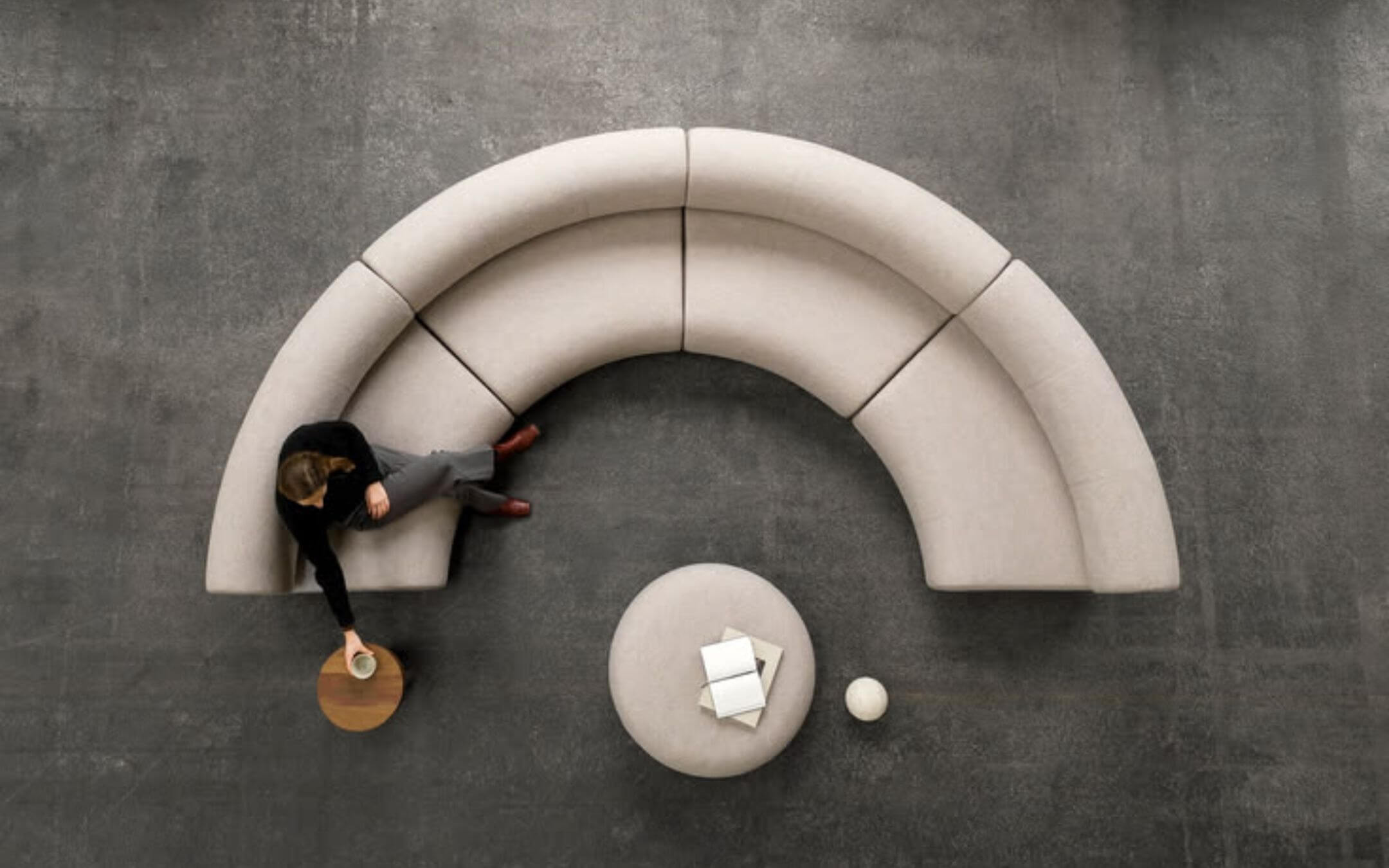 Furniture 2026, DIY 2026, lem kayu, tren furniture dan tren mebel. Lem Crona 234 SR. Sofa setengah lingkaran