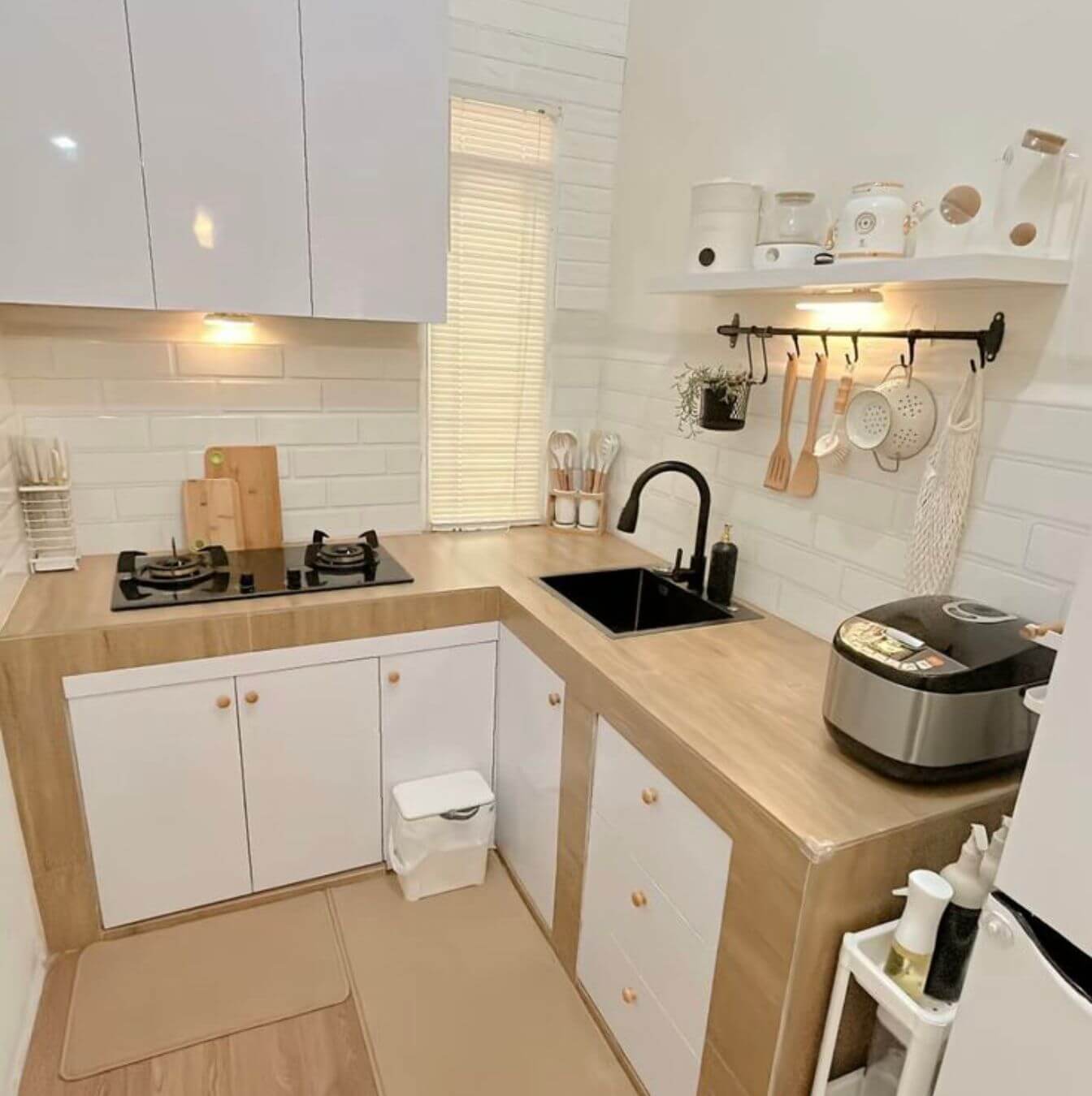 Lem HPL untuk kitchen set dapur, lem waterbased, lem kitchen set, Lem Crona WOW. Lem Decosheet. lem hpl tahan panas, lem hpl tahan air