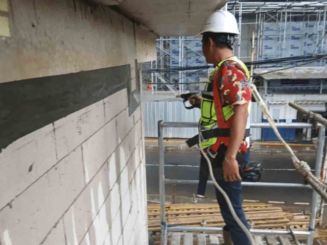 Aplikasi Material Crona Tile Adhesive + Equalseal 7