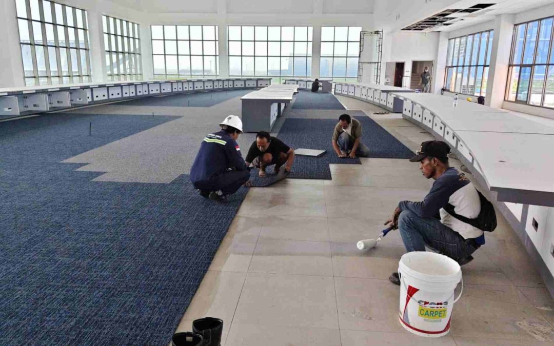 Pemasangan karpet lantai, lem karpet lantai, lem vinyl lantai, pemasangan karpet di dalam gedung, lem karrpet karawang, lem crona carpet