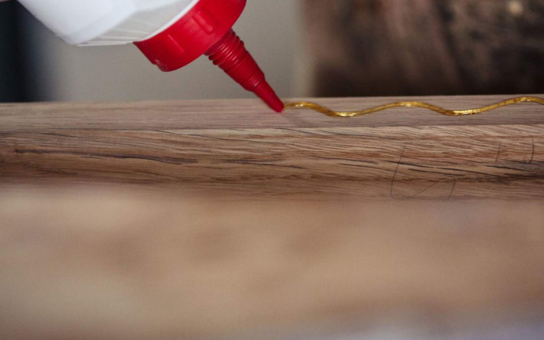 Lem Kayu PU (Polyurethane), Solusi Perekatan Kayu yang Kuat & Tahan Lama